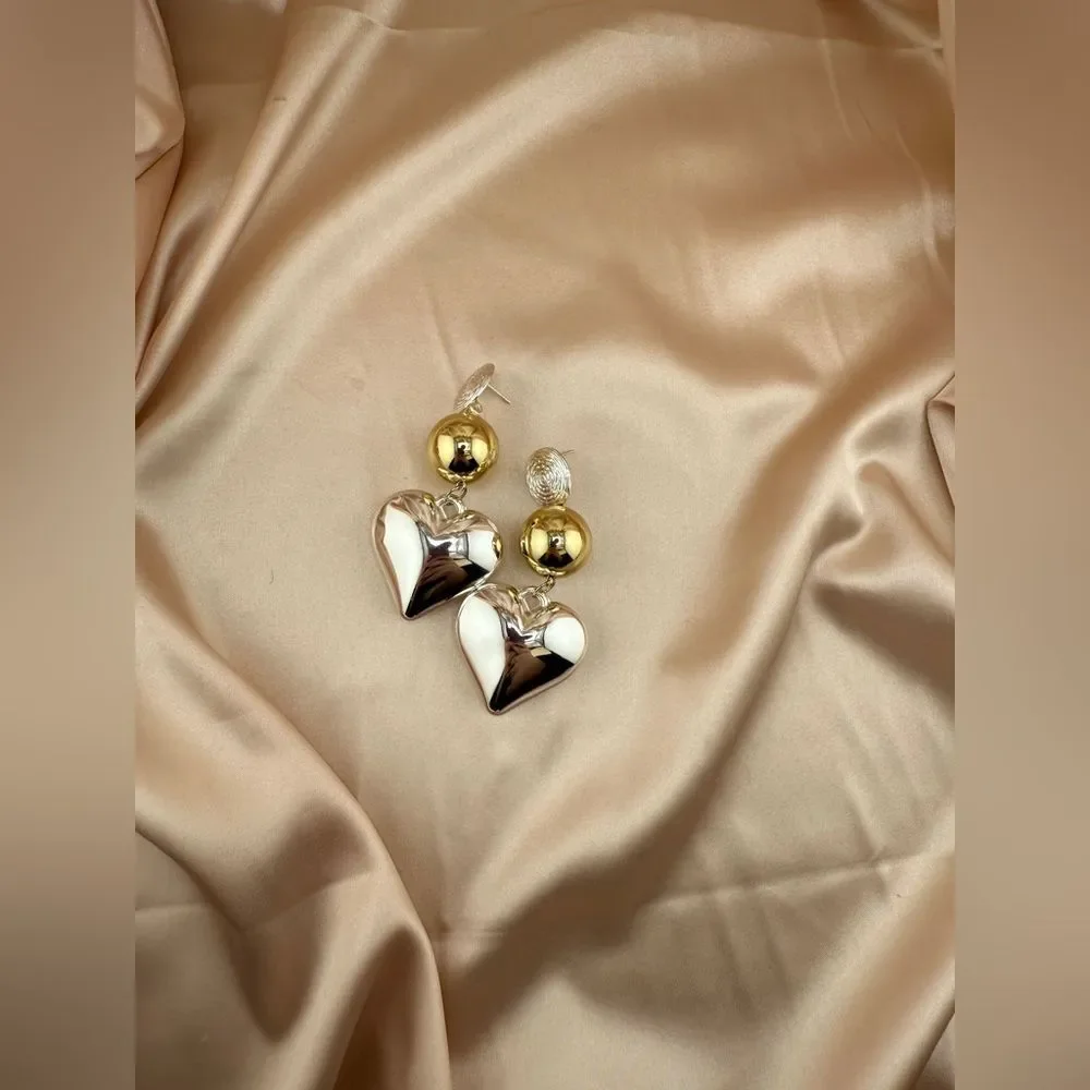 Lustrous Love: Sculptural Mixed-Metal Heart Statement Earrings Antropologie - Picture 9 of 10